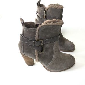 BJORNDAL WOMEN'S 7.5 M Gray SUEDE SIDE ZIP LINED CASSIDY ANKLE BOOTIES.